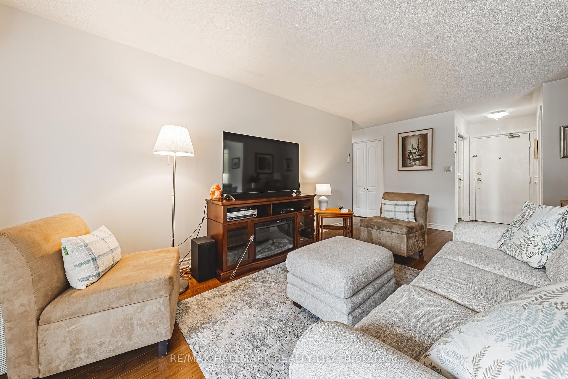 Photo 10 of Unit 6, 3050 Pinemeadow Drive, Burlington, Headon — HOMEH