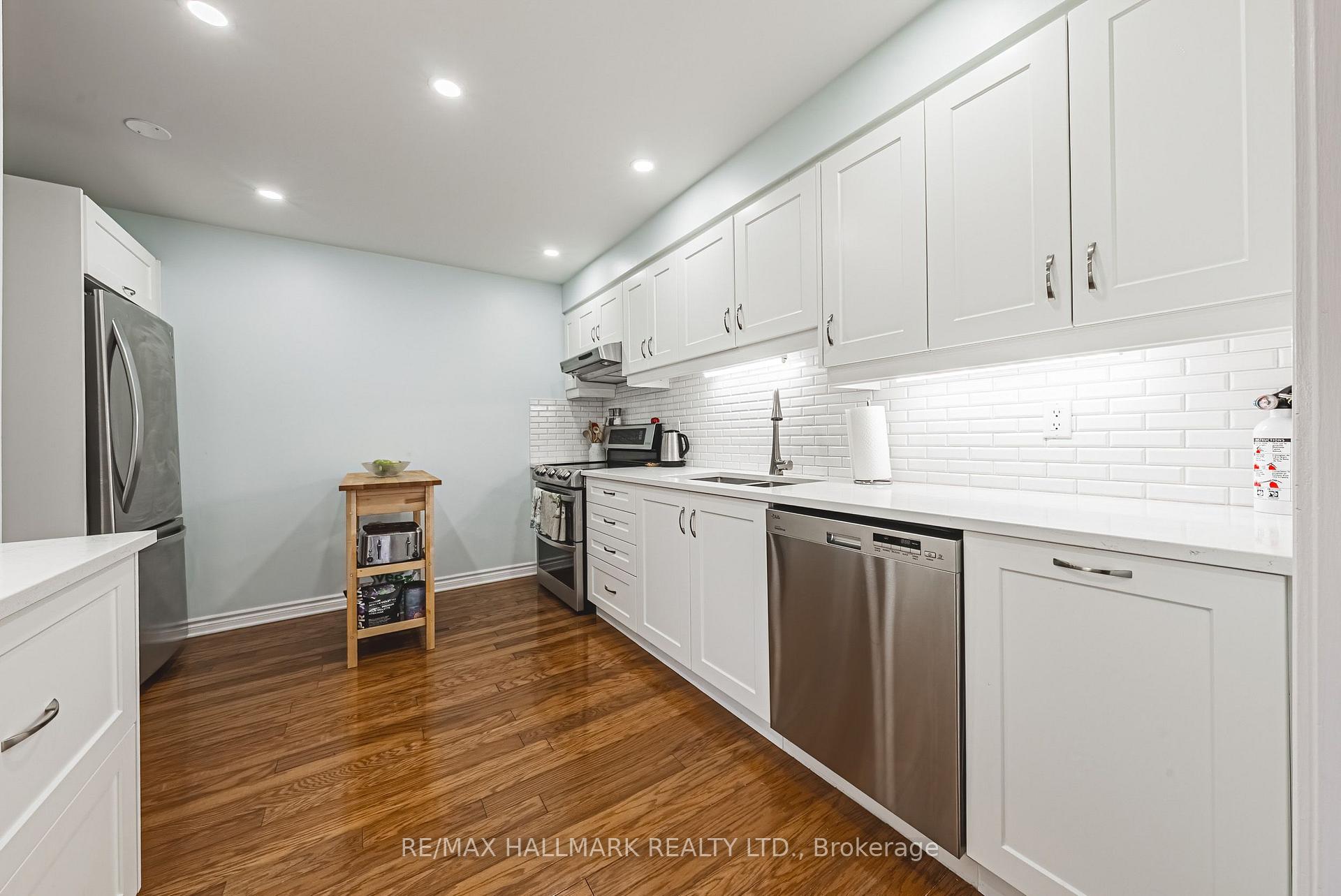 Photo 15 of Unit 6, 3050 Pinemeadow Drive, Burlington, Headon — HOMEH