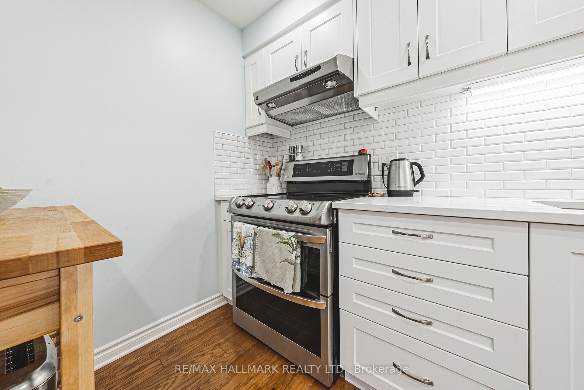 Photo 19 of Unit 6, 3050 Pinemeadow Drive, Burlington, Headon — HOMEH