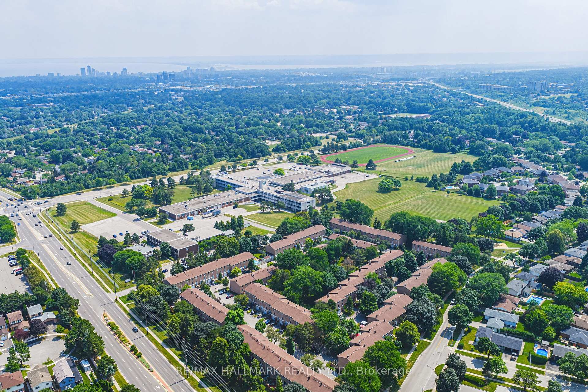 Photo 40 of Unit 6, 3050 Pinemeadow Drive, Burlington, Headon — HOMEH