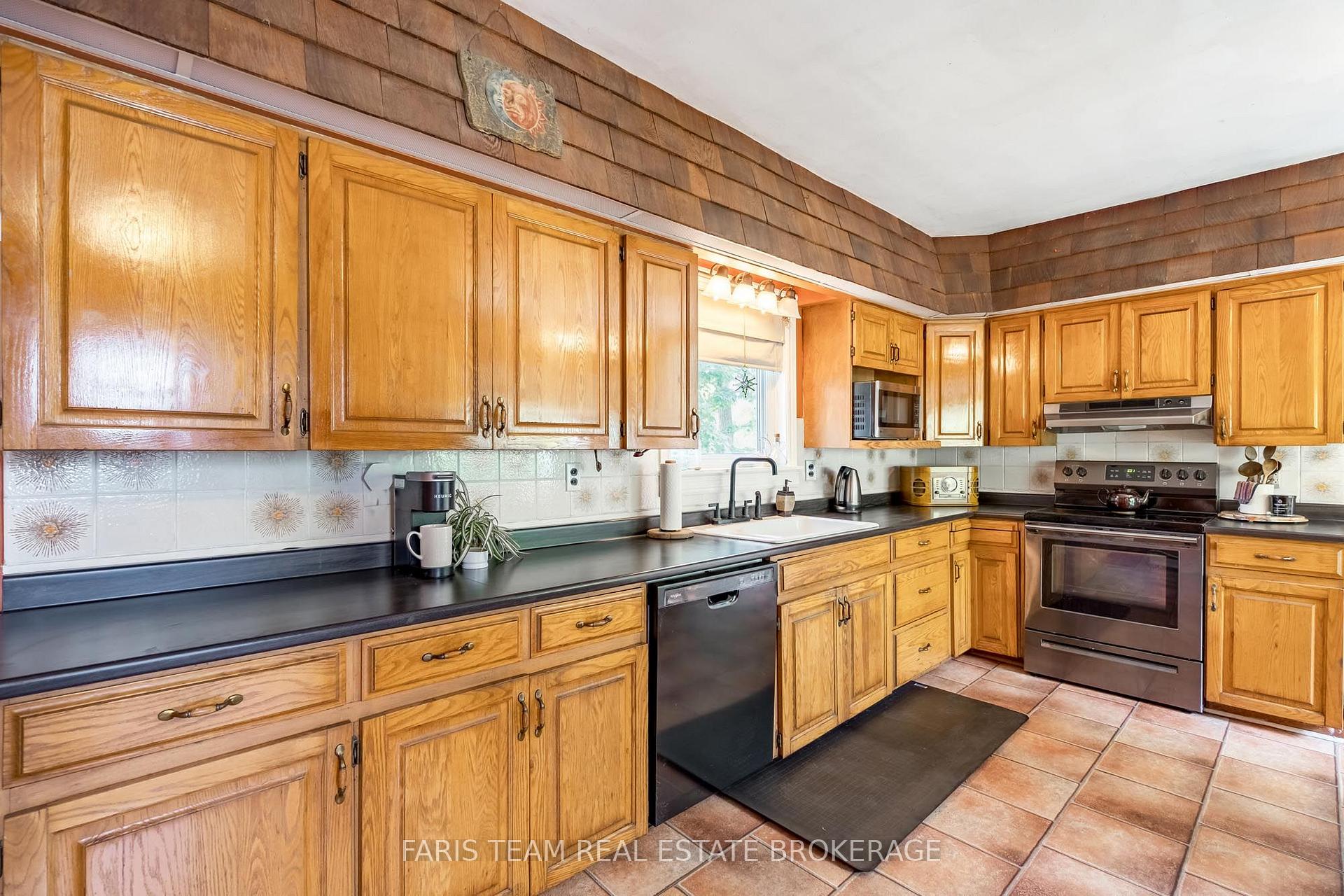 Photo 5 of 338 Gloucester Street, Midland — HOMEH