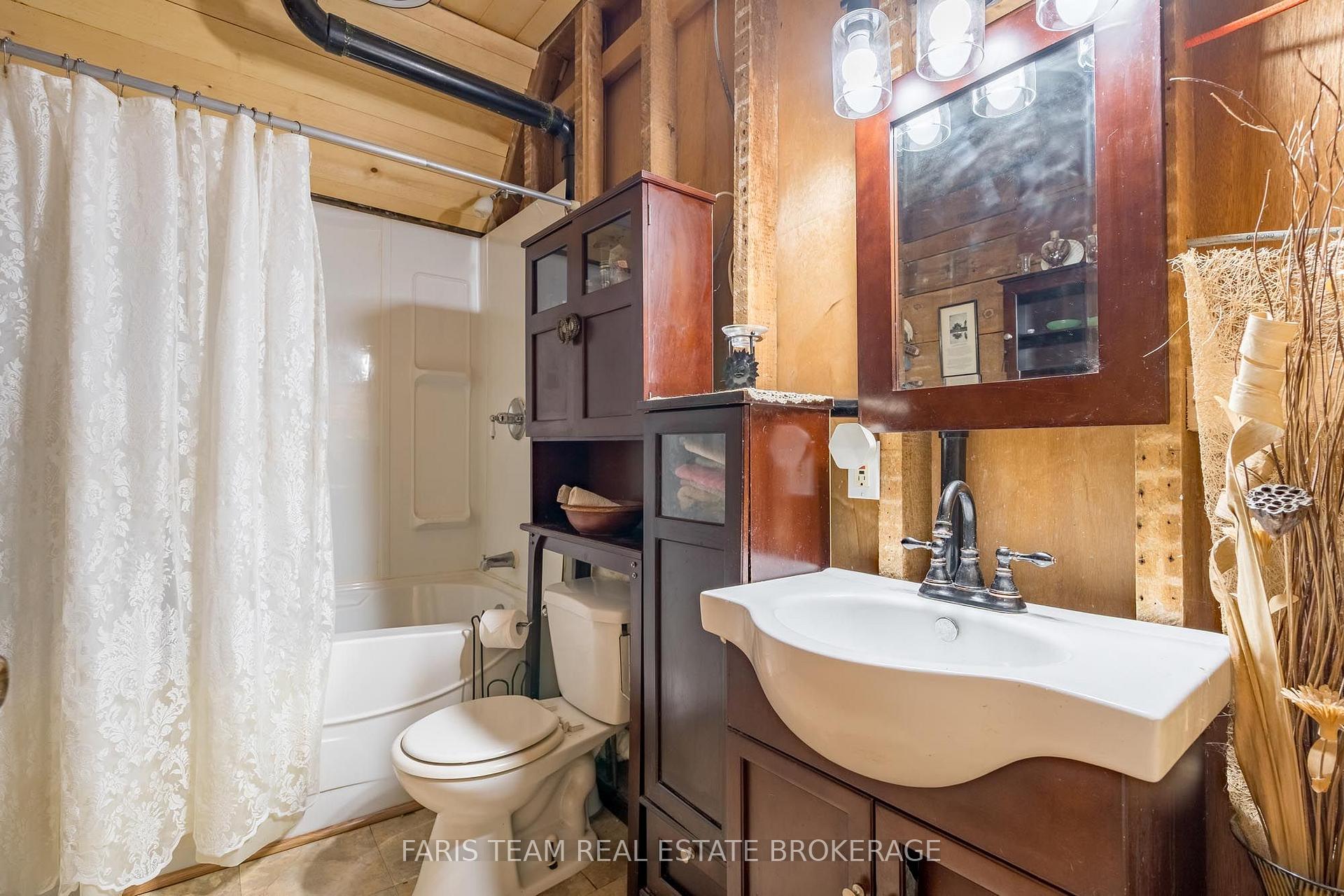 Photo 20 of 338 Gloucester Street, Midland — HOMEH