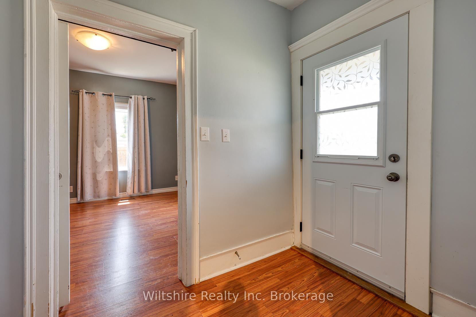Photo 11 of 52 Bidwell Street, Tillsonburg — HOMEH