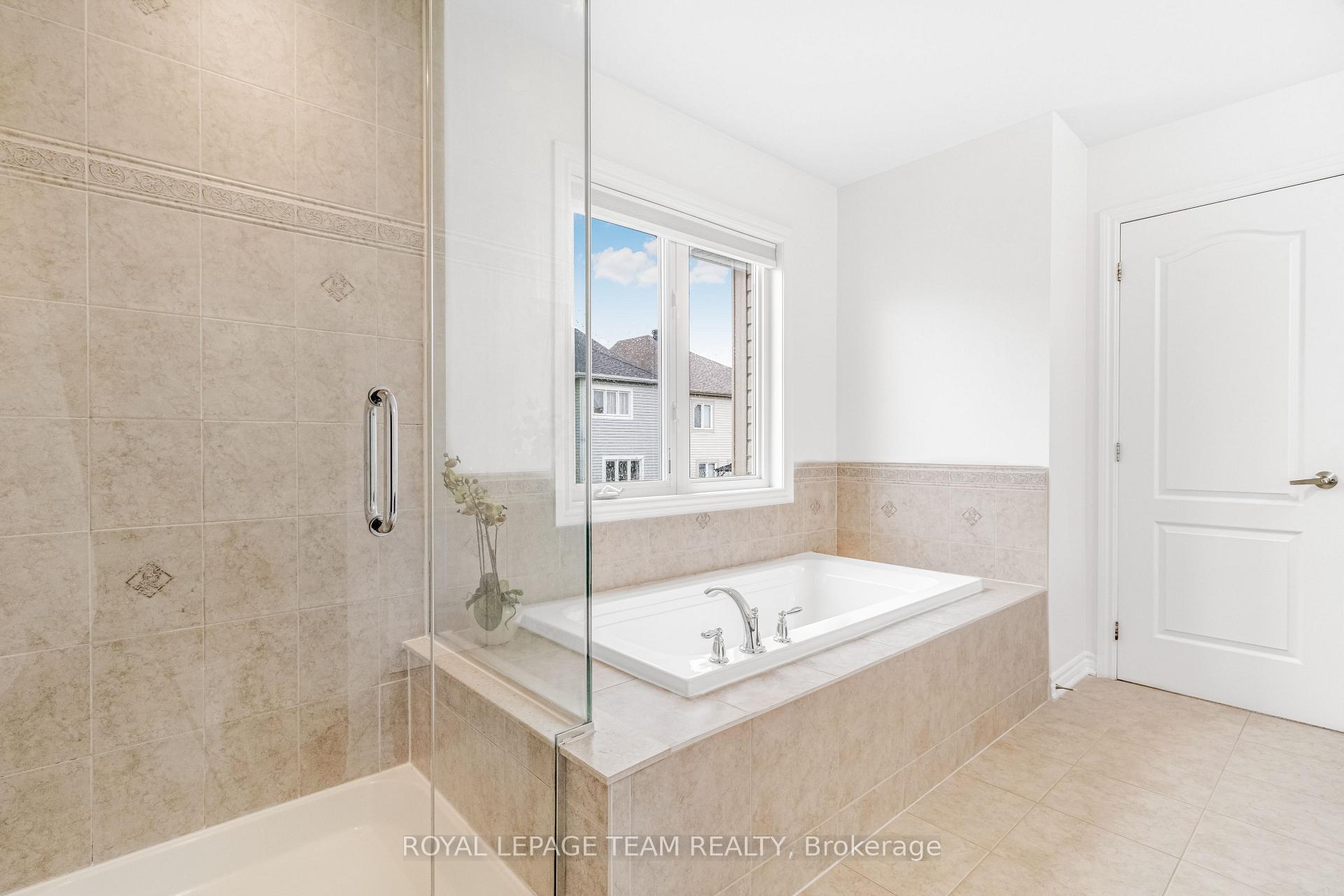 Photo 25 of 57 Crownridge Drive, Ottawa, Kanata - Emerald Meadows/Trailwest — HOMEH