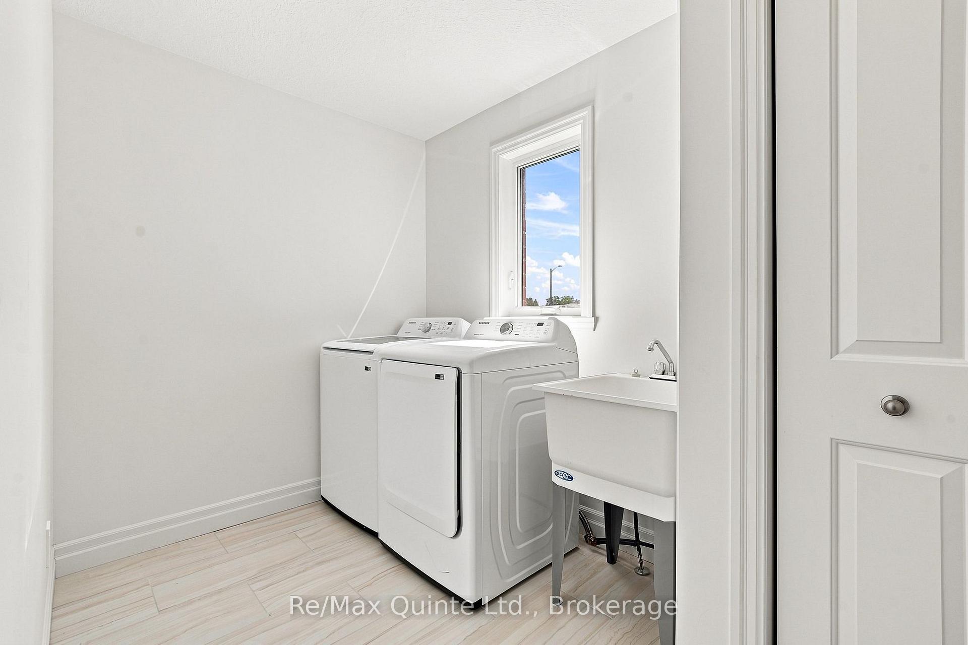 Photo 9 of 54 Lanark Drive, Belleville, Belleville Ward — HOMEH