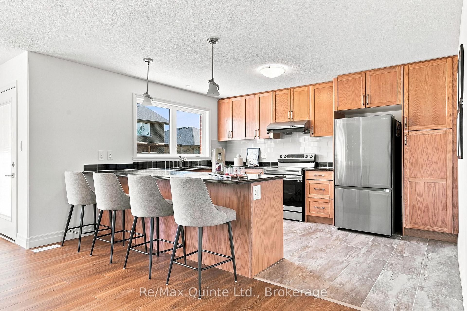 Photo 12 of 54 Lanark Drive, Belleville, Belleville Ward — HOMEH