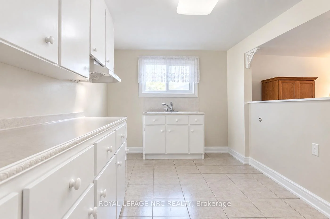 Photo 4 of 6068 Dixon Street, Niagara Falls, Dorchester — HOMEH