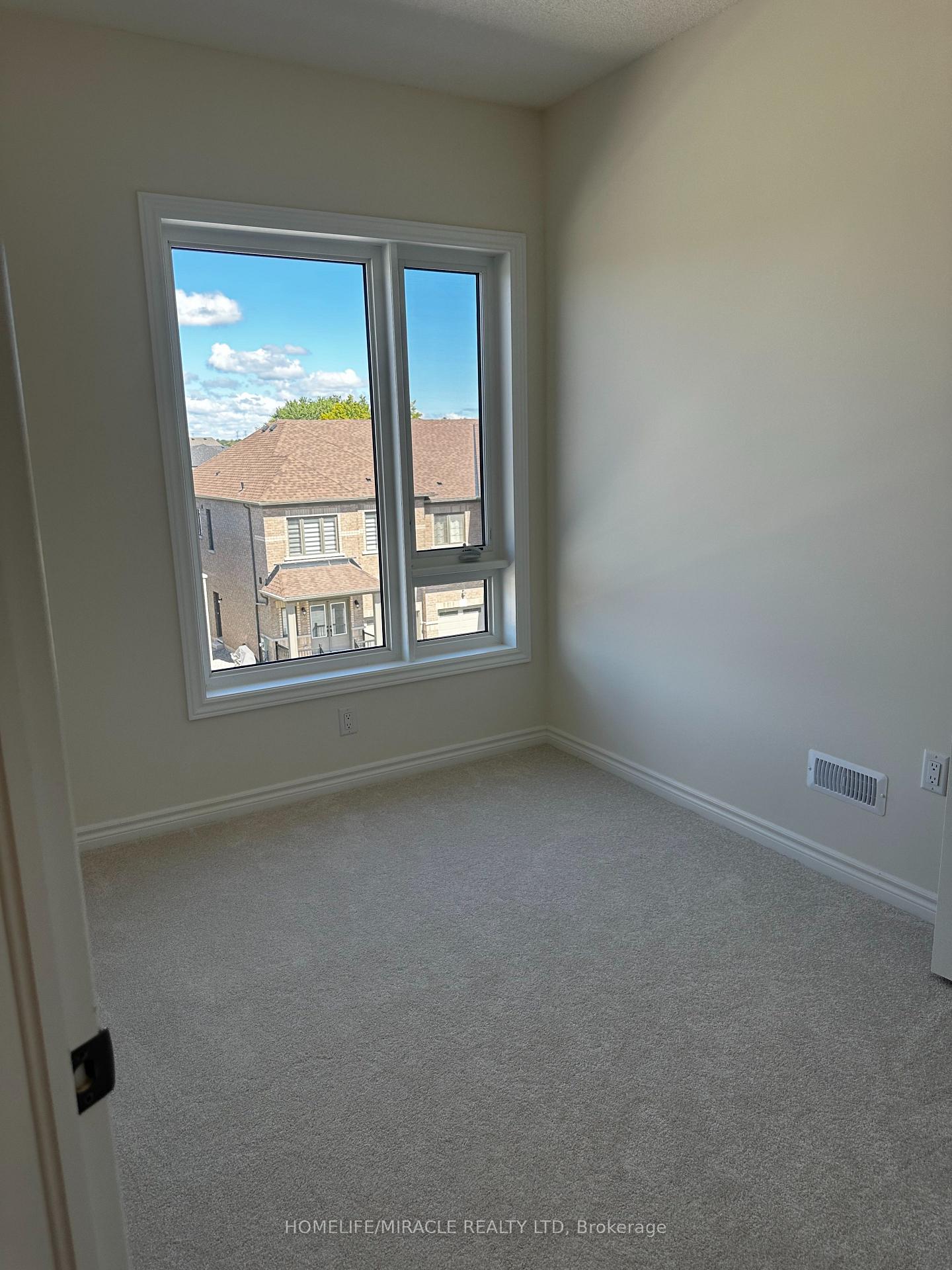 Photo 15 of 71 Mcgowan Drive, Whitby, Rural Whitby — HOMEH