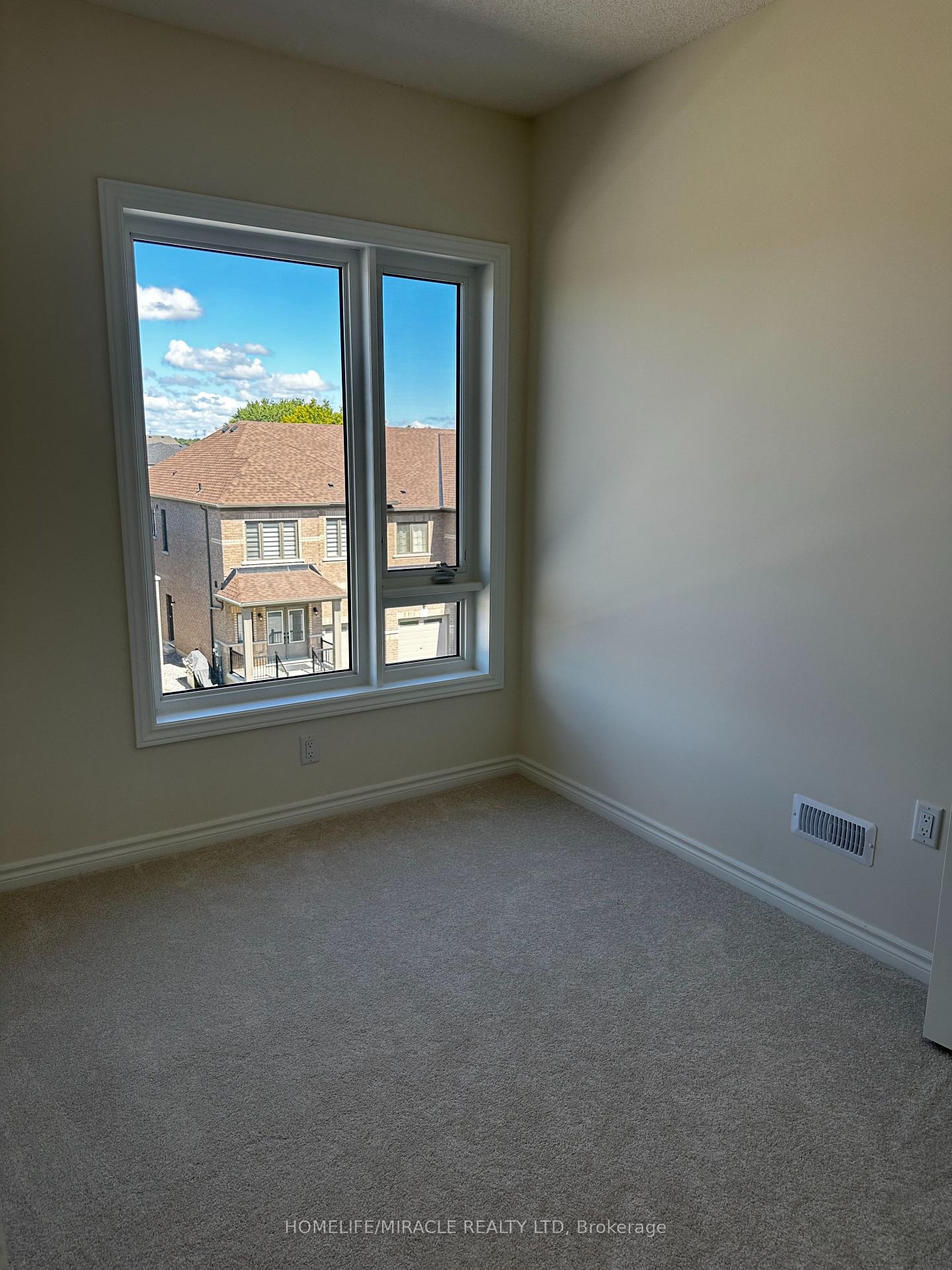Photo 18 of 71 Mcgowan Drive, Whitby, Rural Whitby — HOMEH