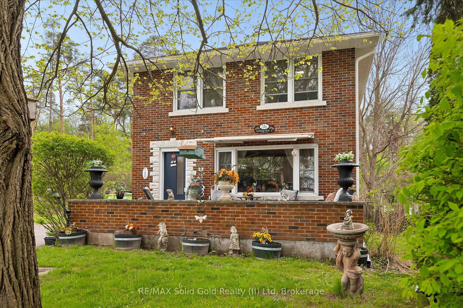 Photo 1 of 786 Stirling Avenue S, Kitchener, Meinzinger — HOMEH