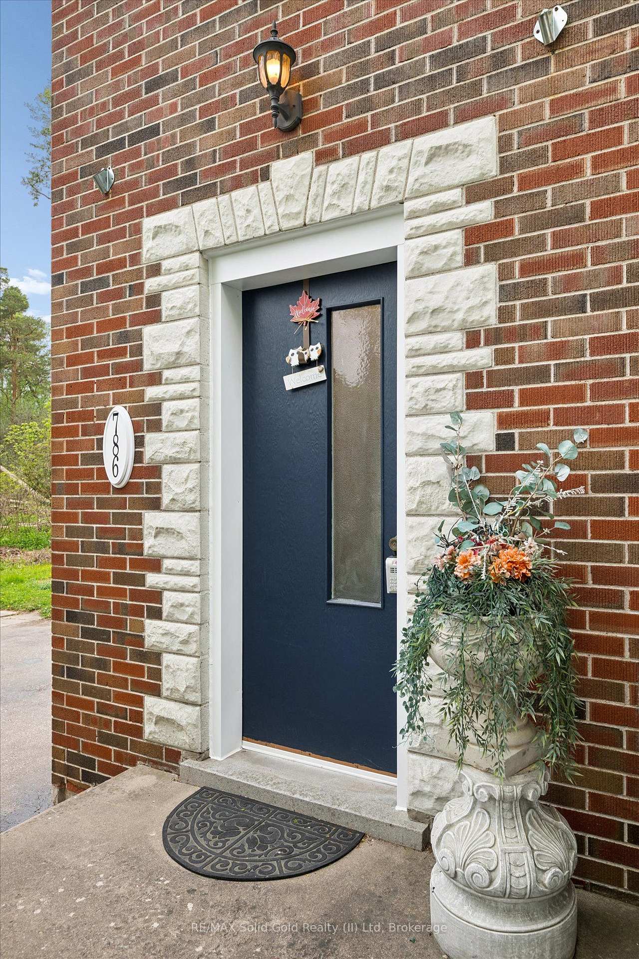 Photo 3 of 786 Stirling Avenue S, Kitchener, Meinzinger — HOMEH