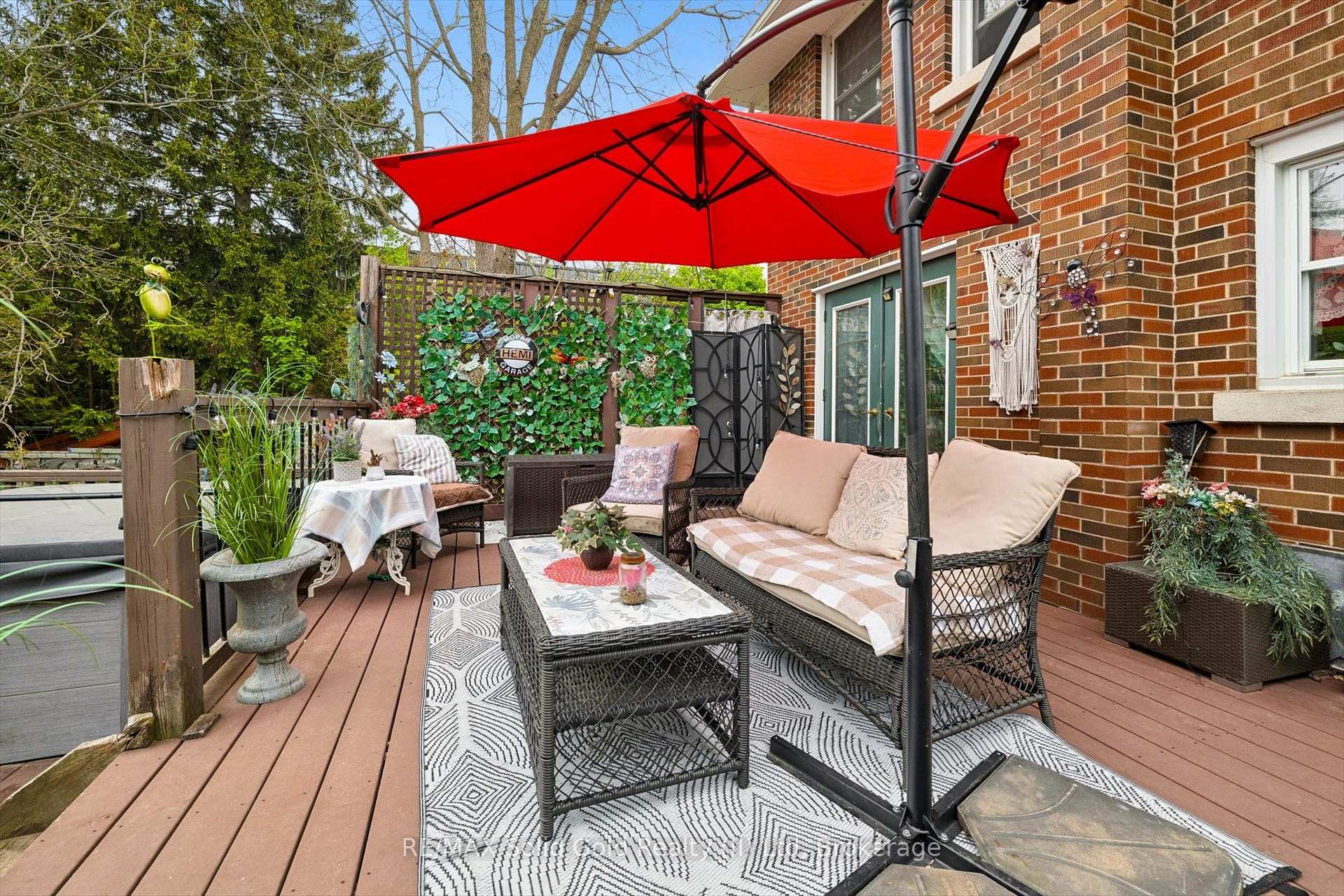 Photo 10 of 786 Stirling Avenue S, Kitchener, Meinzinger — HOMEH