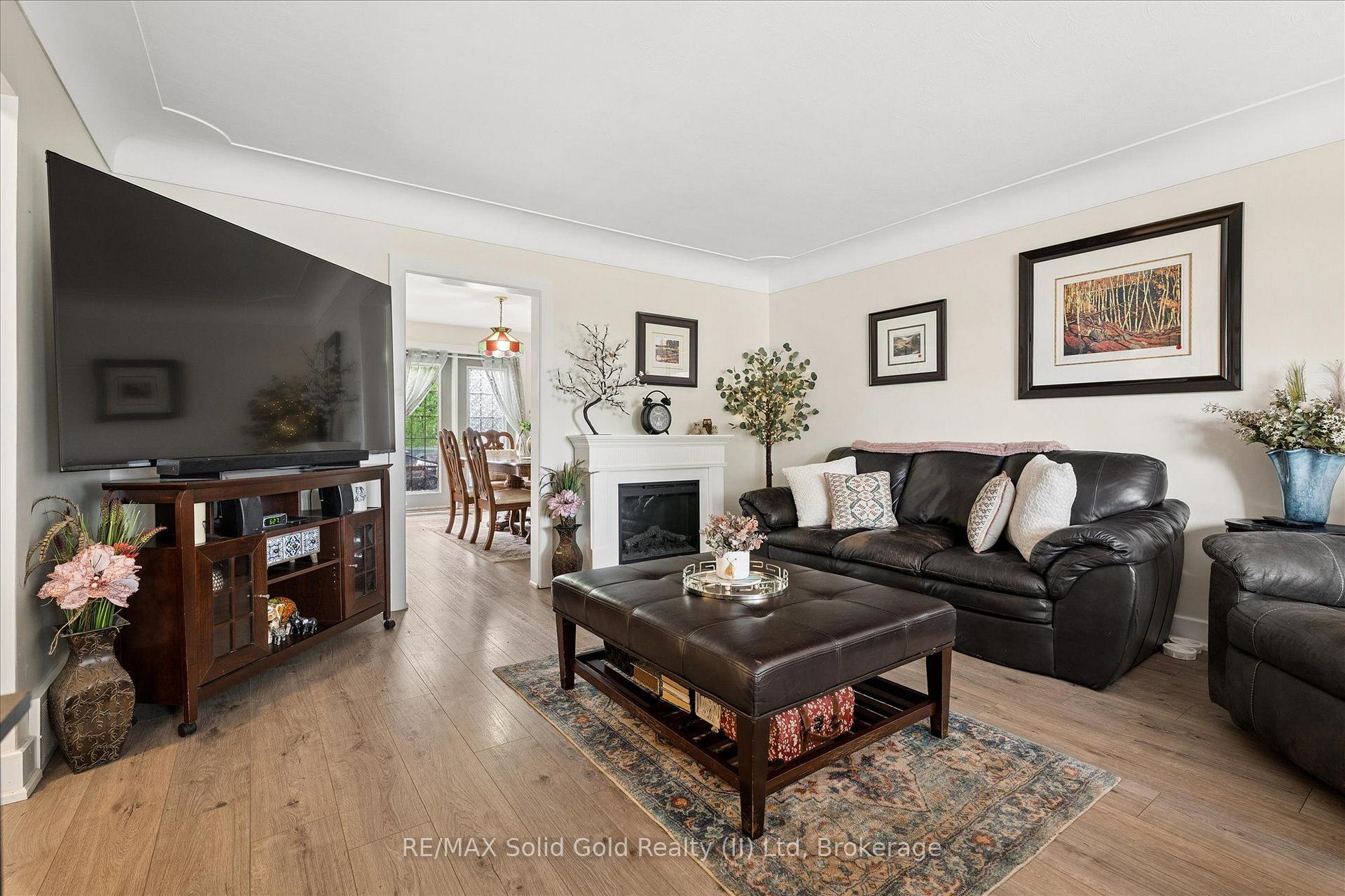 Photo 21 of 786 Stirling Avenue S, Kitchener, Meinzinger — HOMEH