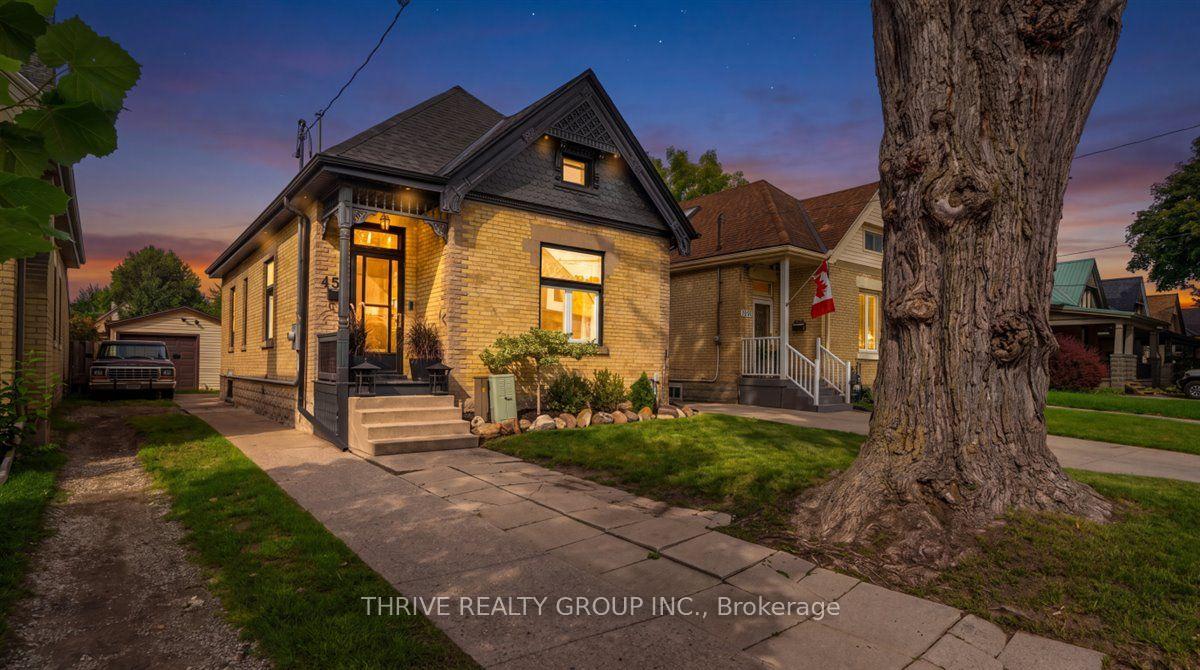 Front of 459 Dorinda Street