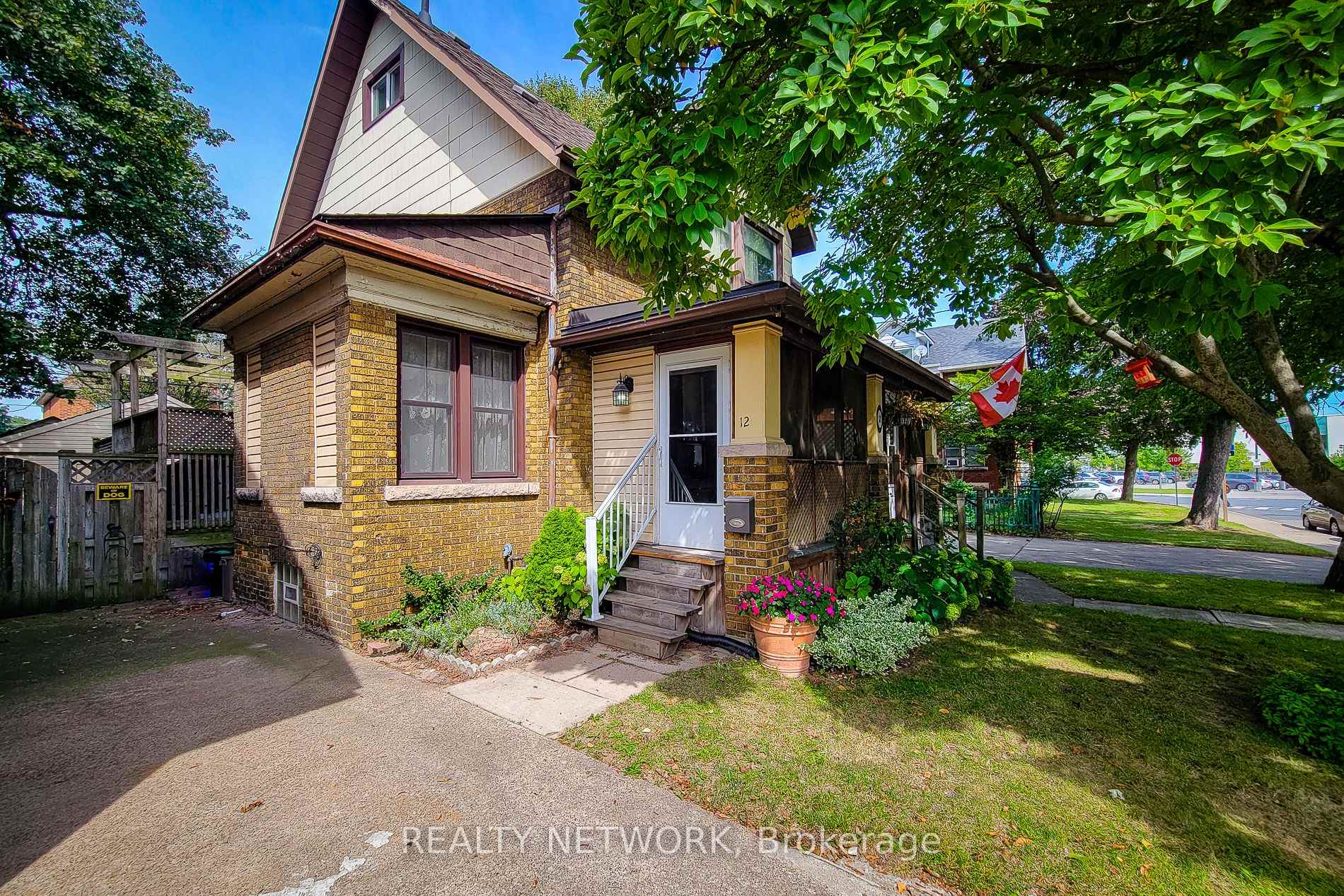 Photo 2 of 12 Leinster Avenue S, Hamilton, Stipley — HOMEH