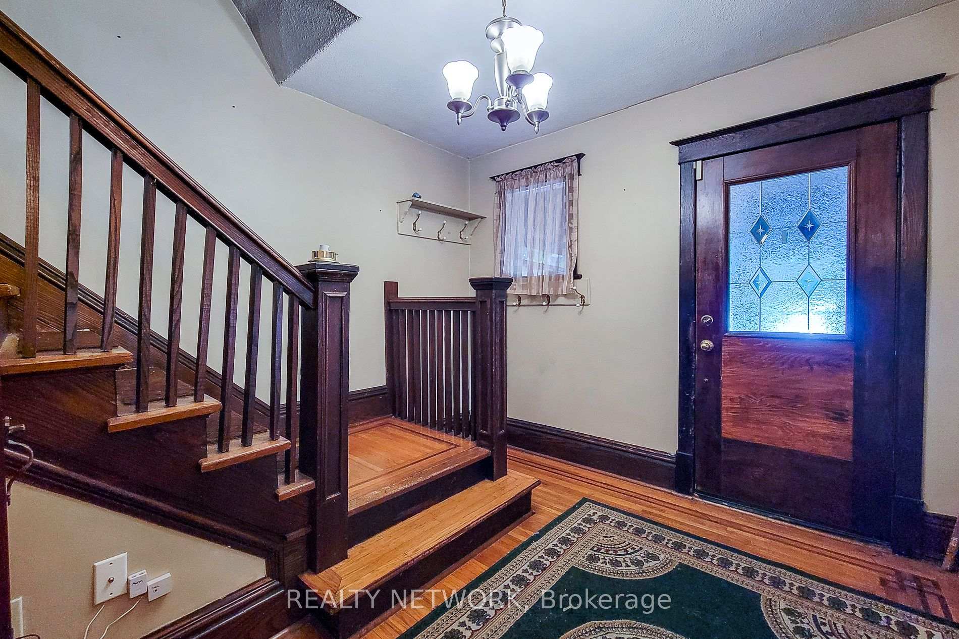 Photo 5 of 12 Leinster Avenue S, Hamilton, Stipley — HOMEH