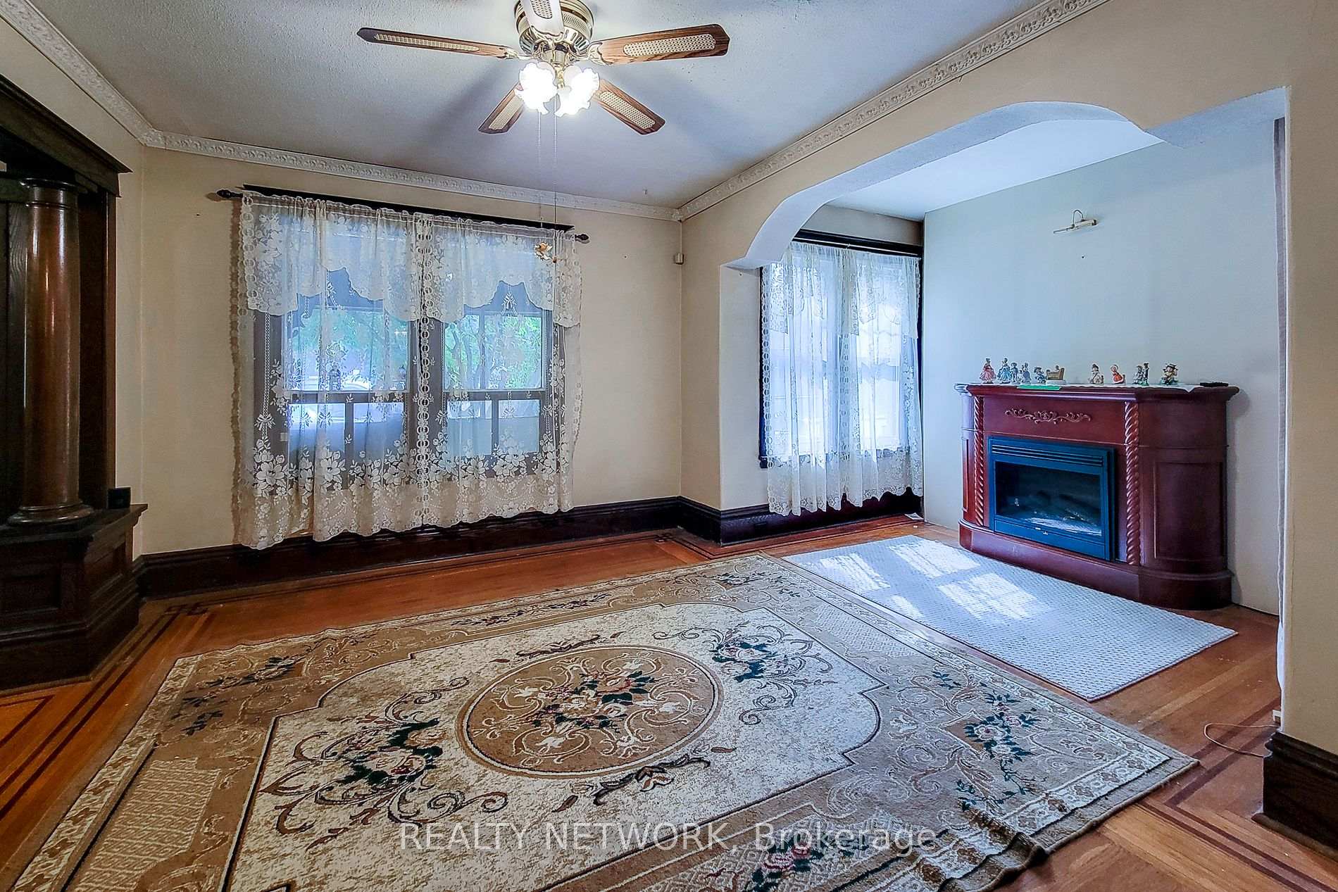 Photo 7 of 12 Leinster Avenue S, Hamilton, Stipley — HOMEH