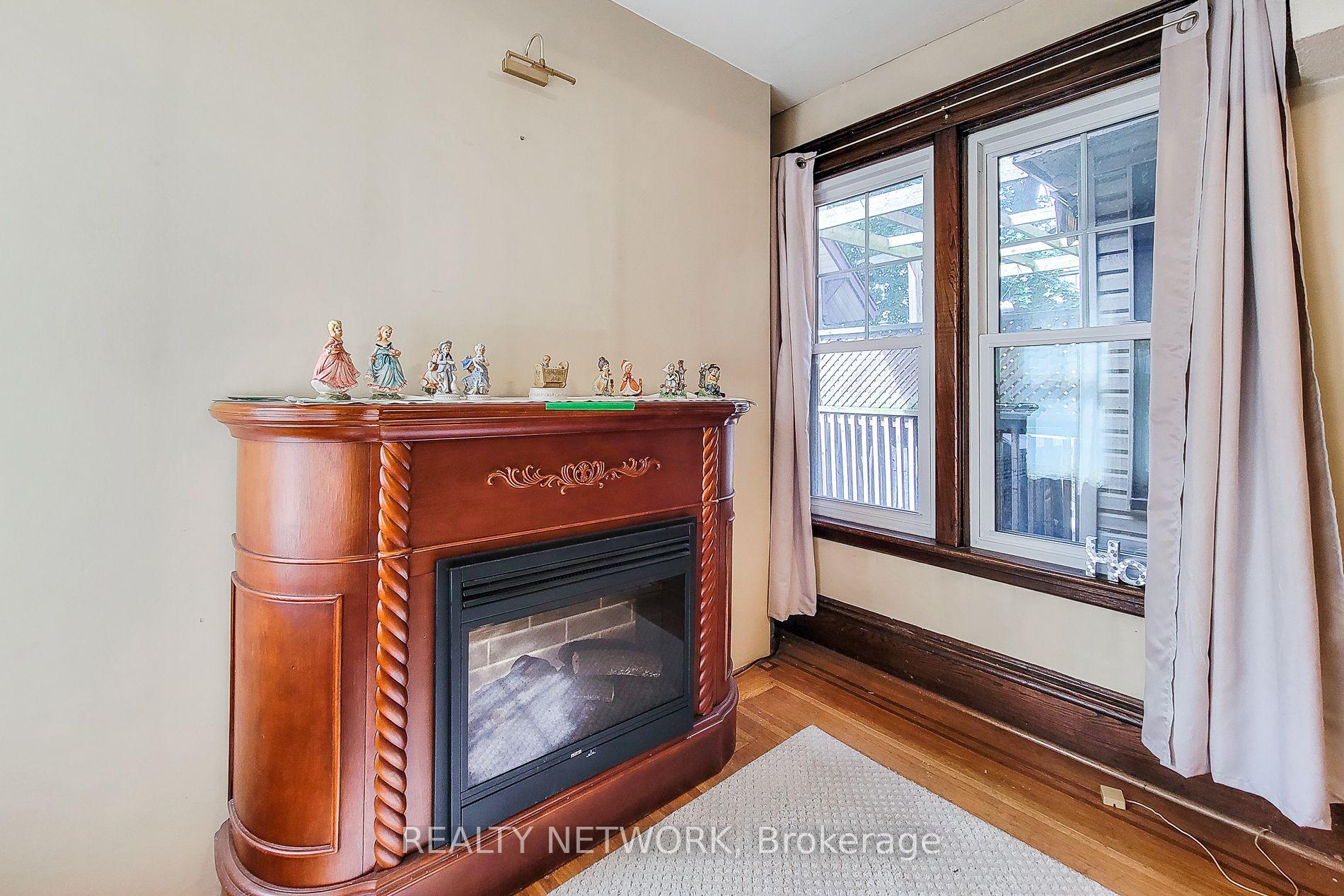 Photo 9 of 12 Leinster Avenue S, Hamilton, Stipley — HOMEH