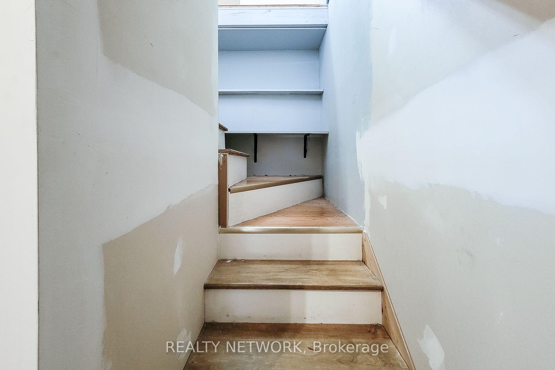 Photo 23 of 12 Leinster Avenue S, Hamilton, Stipley — HOMEH