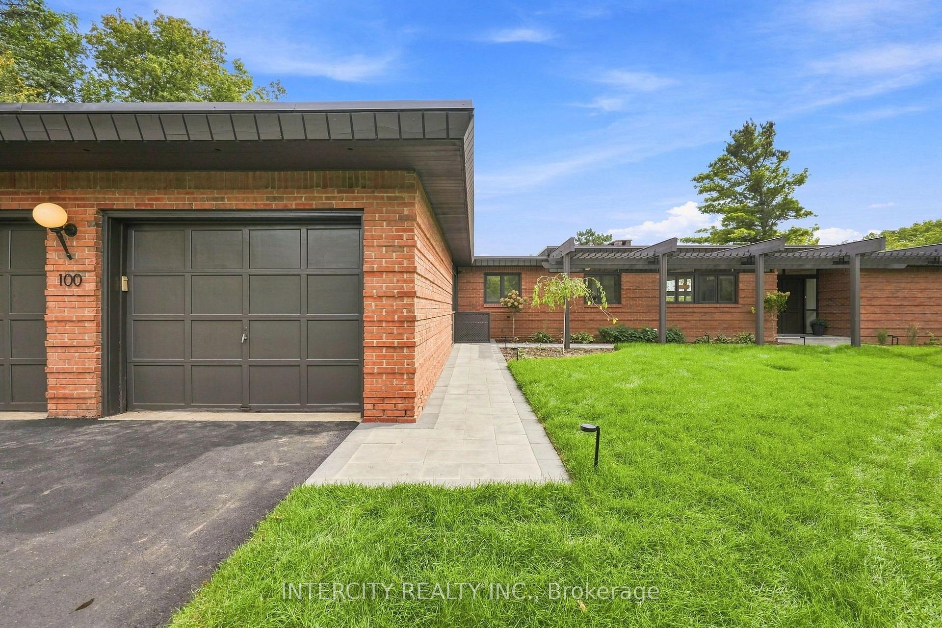 Photo 3 of 100 Ravendale Court, Vaughan, Kleinburg — HOMEH