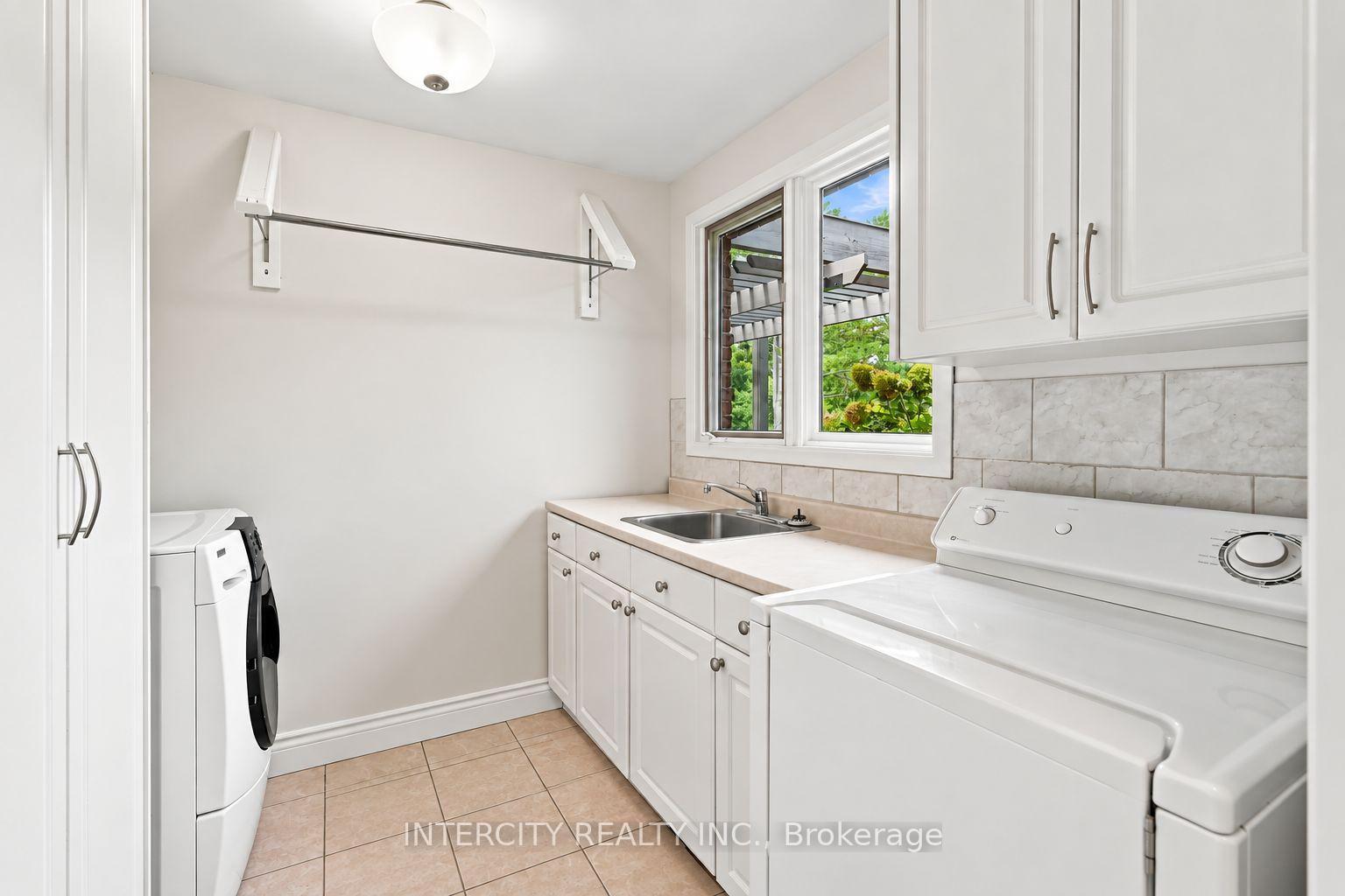 Photo 21 of 100 Ravendale Court, Vaughan, Kleinburg — HOMEH