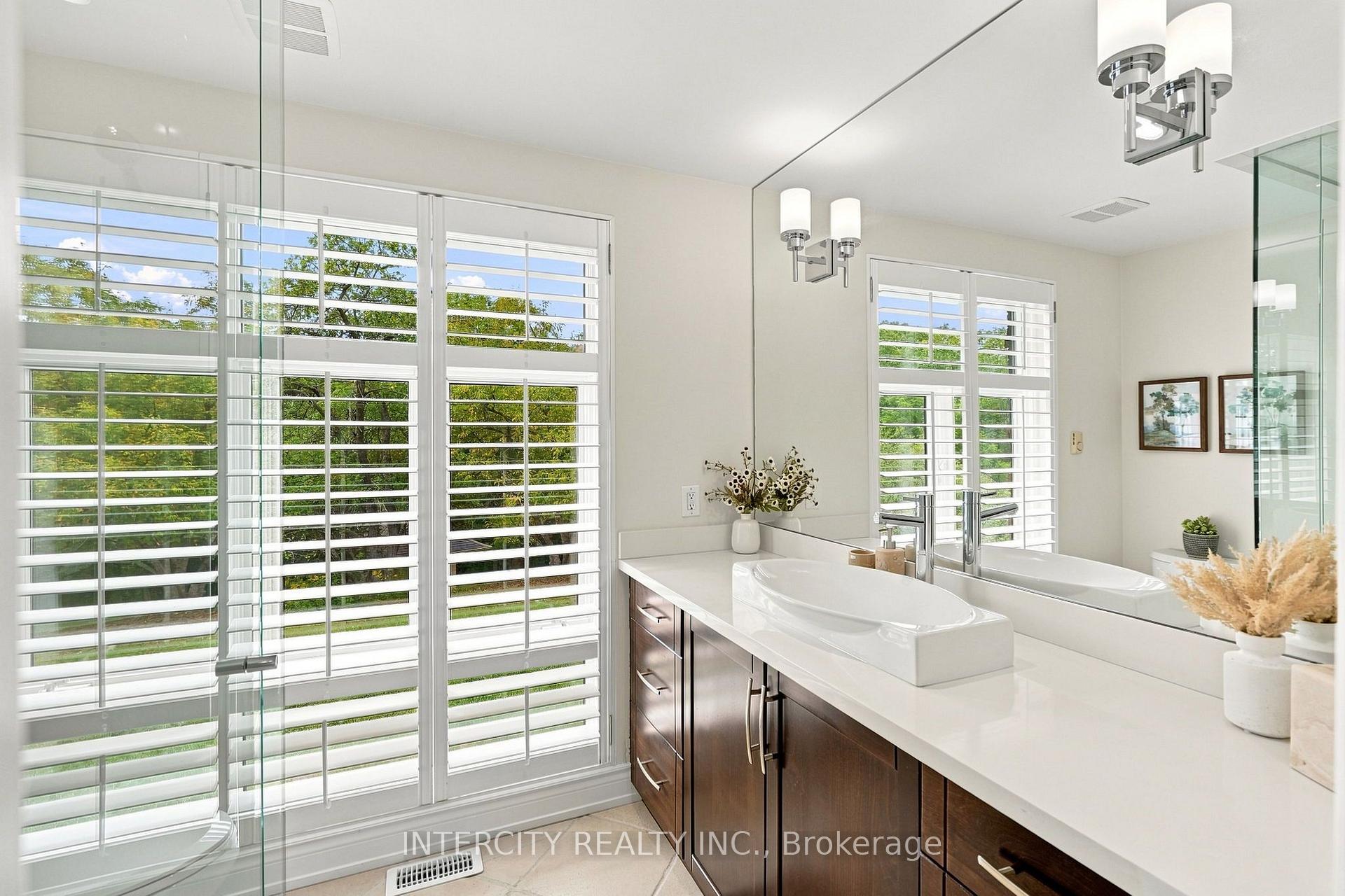 Photo 37 of 100 Ravendale Court, Vaughan, Kleinburg — HOMEH