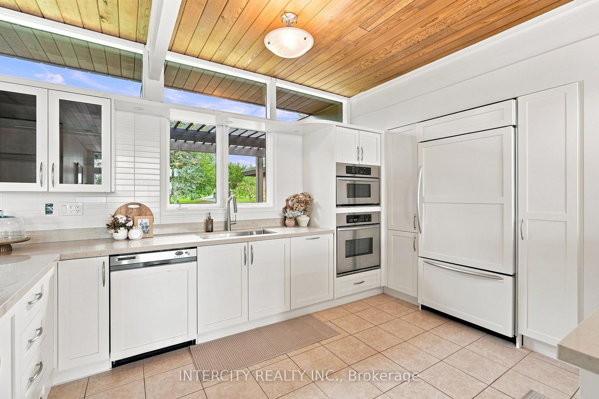 Photo 47 of 100 Ravendale Court, Vaughan, Kleinburg — HOMEH