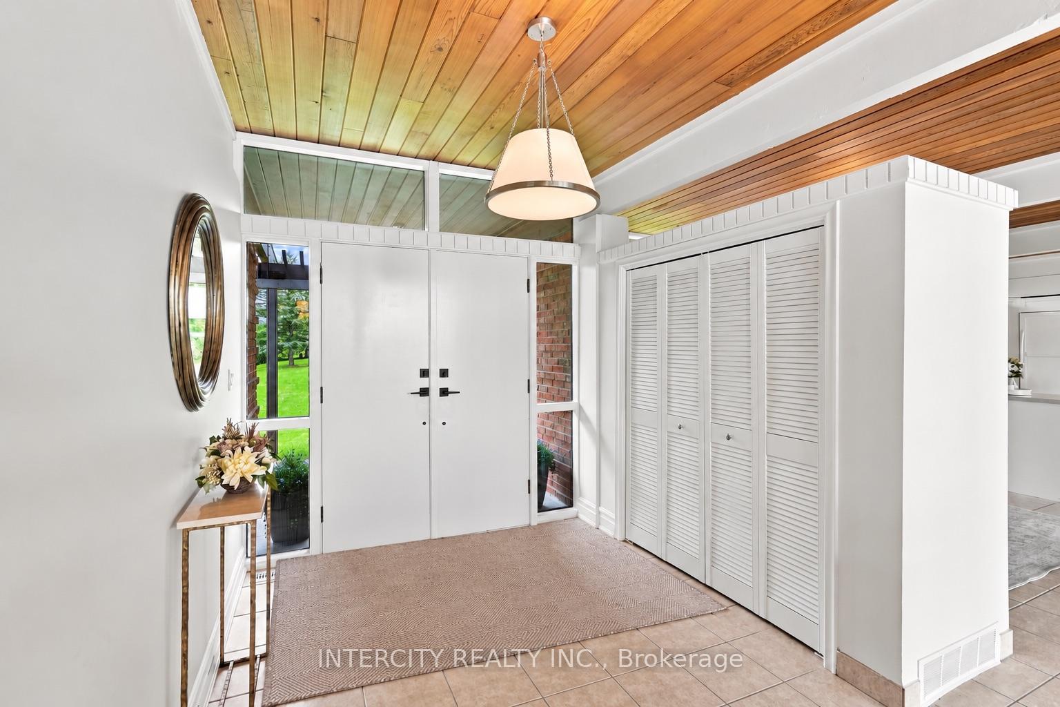 Photo 8 of 100 Ravendale Court, Vaughan, Kleinburg — HOMEH