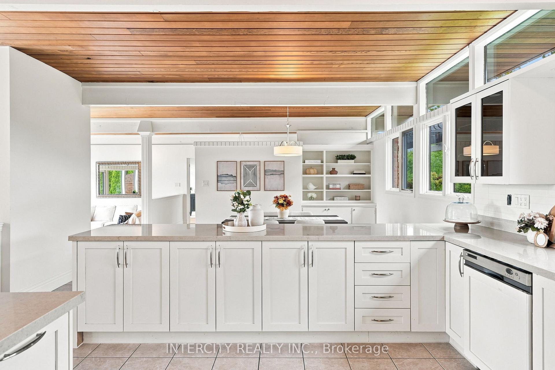 Photo 14 of 100 Ravendale Court, Vaughan, Kleinburg — HOMEH