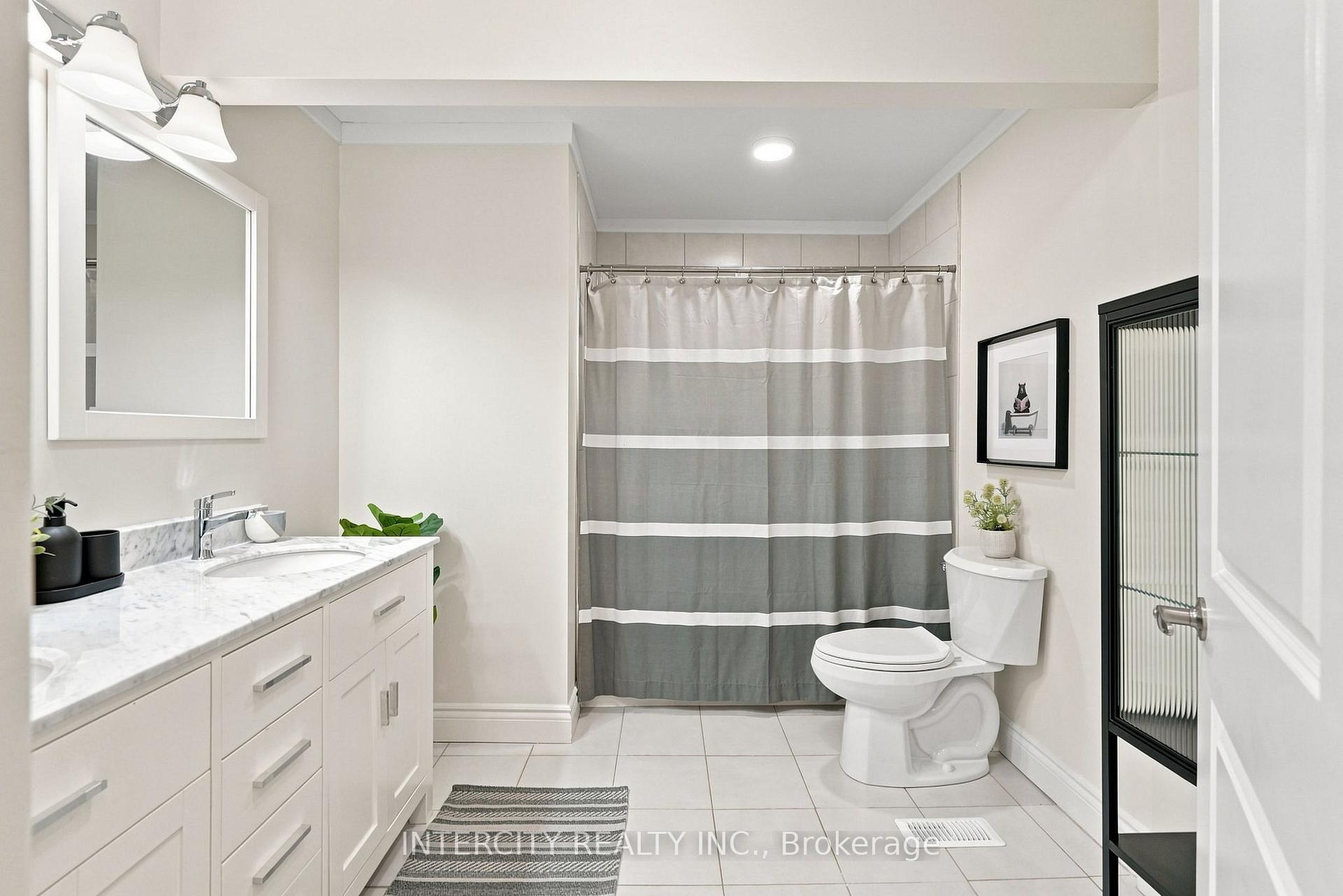 Photo 38 of 100 Ravendale Court, Vaughan, Kleinburg — HOMEH