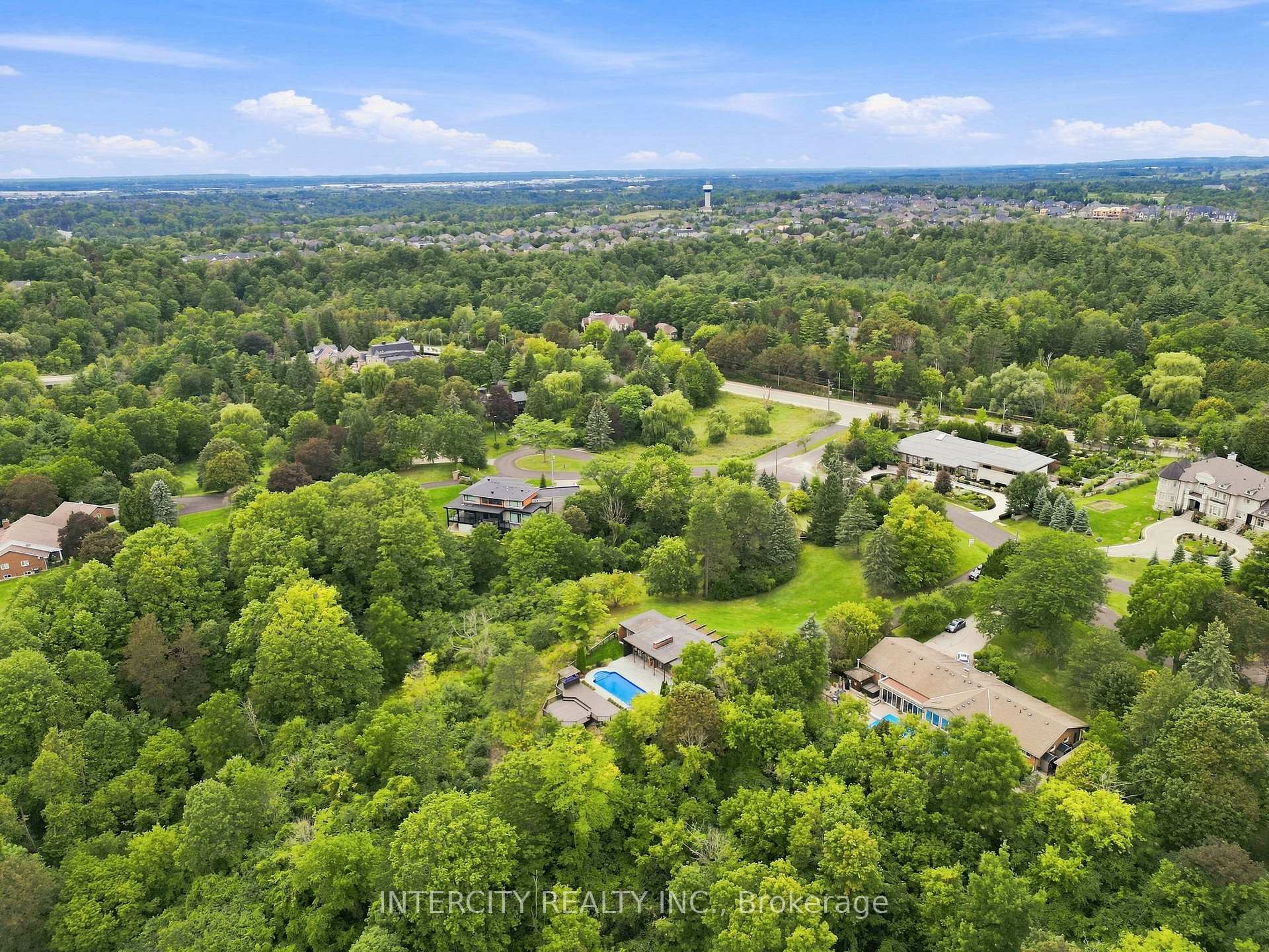 Photo 56 of 100 Ravendale Court, Vaughan, Kleinburg — HOMEH