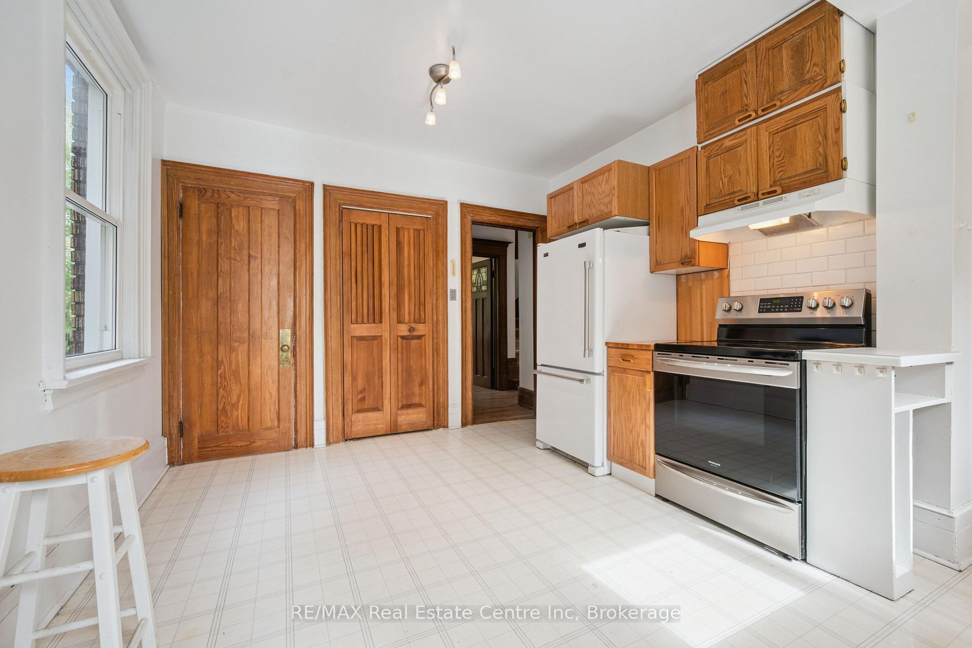 Photo 25 of 41 Grange Street, Guelph, St. George's — HOMEH