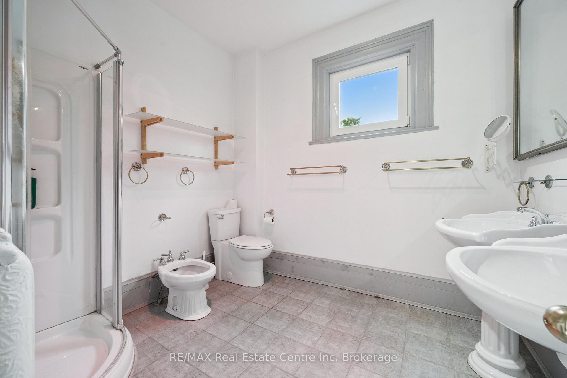 Photo 34 of 41 Grange Street, Guelph, St. George's — HOMEH