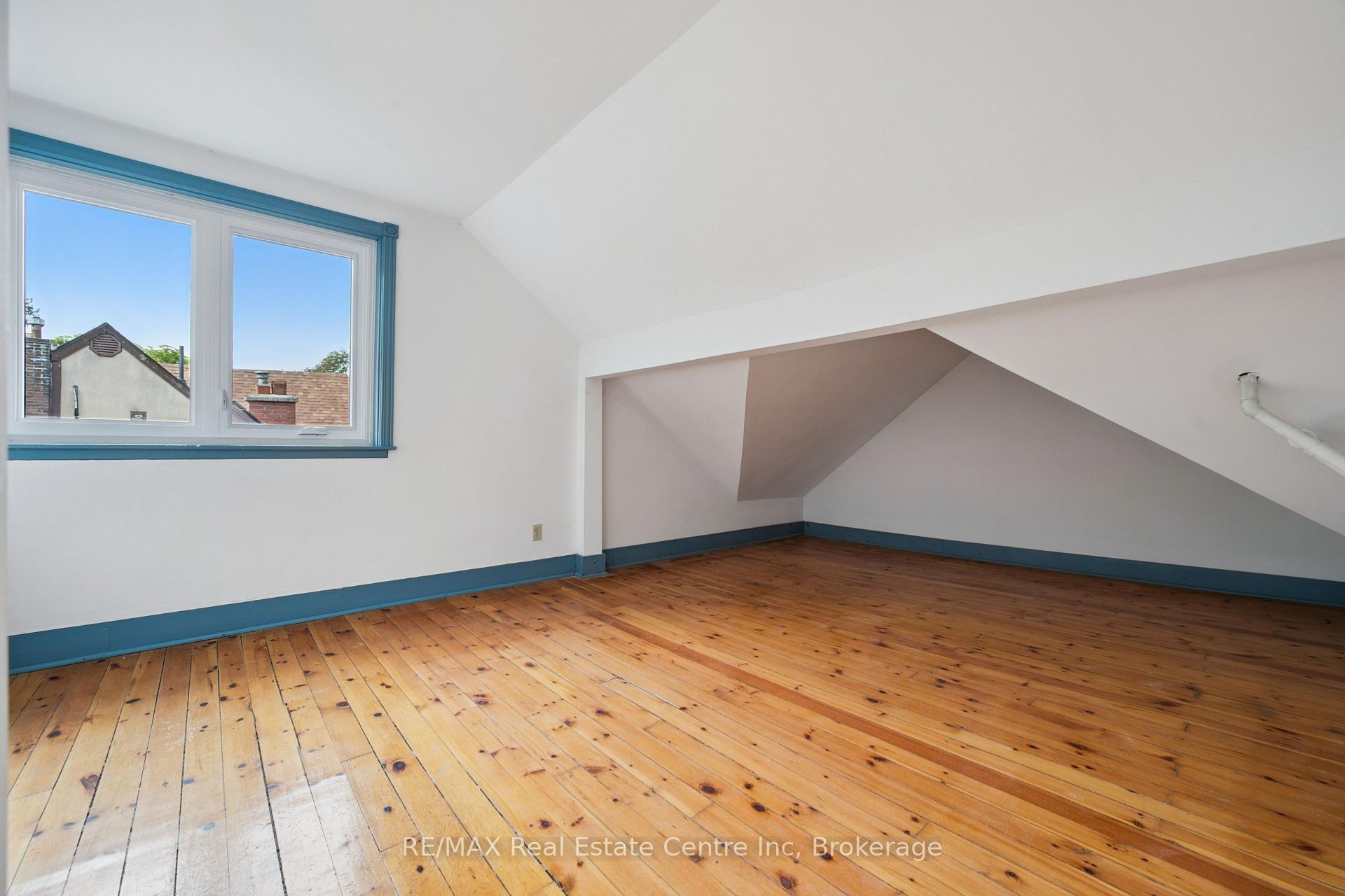 Photo 40 of 41 Grange Street, Guelph, St. George's — HOMEH