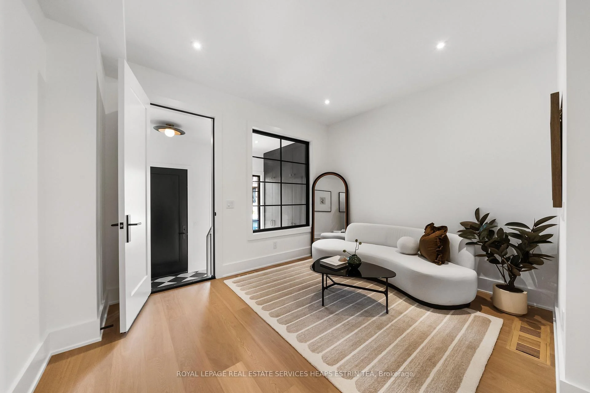 Photo 9 of 27 Taunton Road, Toronto, Mount Pleasant East — HOMEH