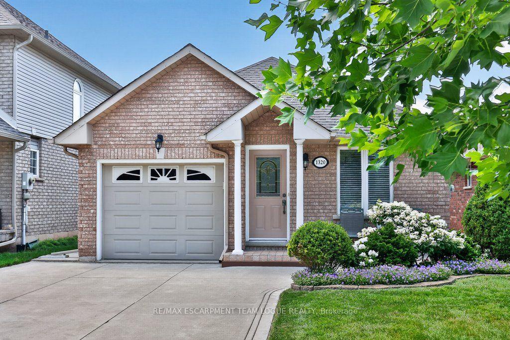 Photo 2 of 1320 Burkholder Drive, Burlington, Tansley — HOMEH