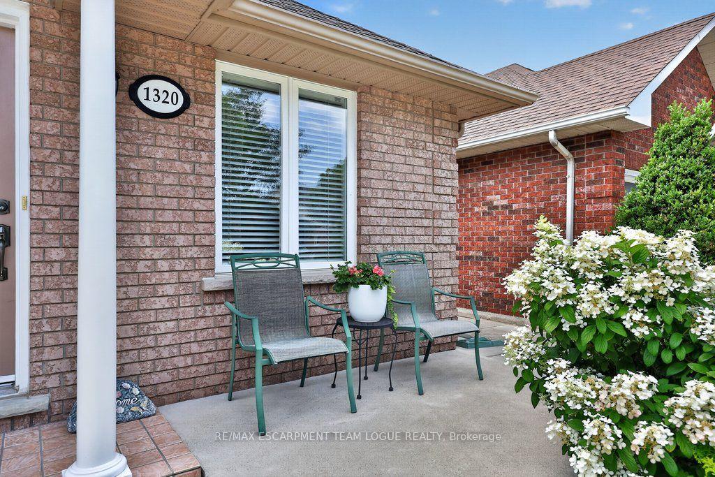 Photo 4 of 1320 Burkholder Drive, Burlington, Tansley — HOMEH