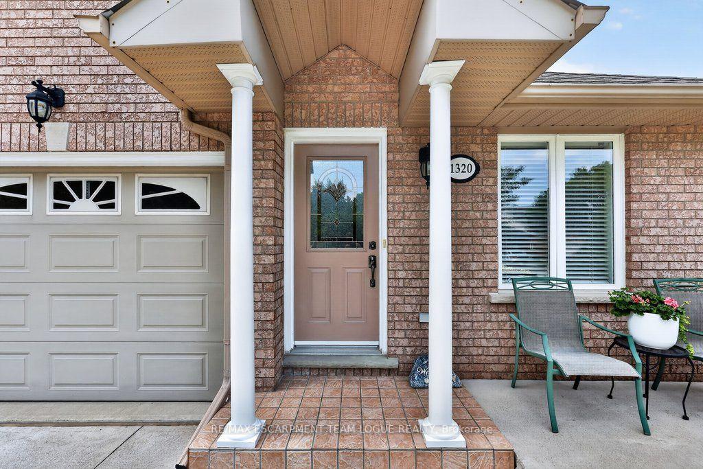 Photo 5 of 1320 Burkholder Drive, Burlington, Tansley — HOMEH
