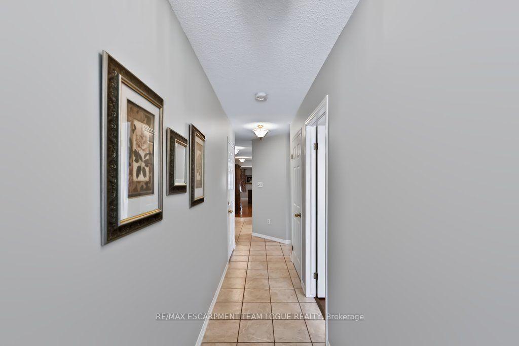 Photo 6 of 1320 Burkholder Drive, Burlington, Tansley — HOMEH