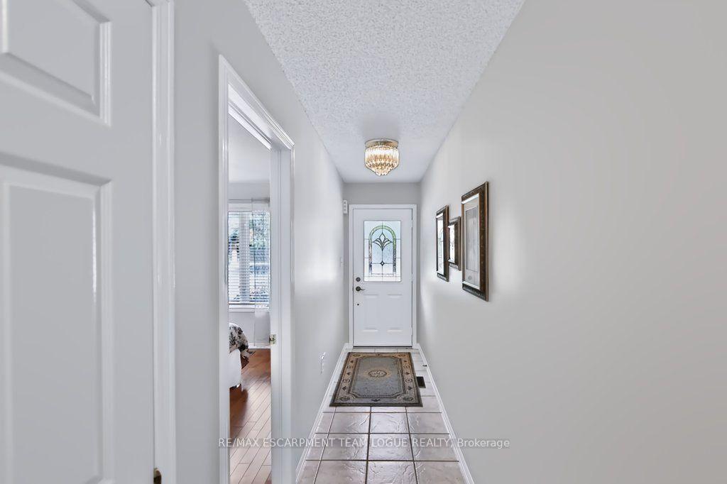 Photo 7 of 1320 Burkholder Drive, Burlington, Tansley — HOMEH