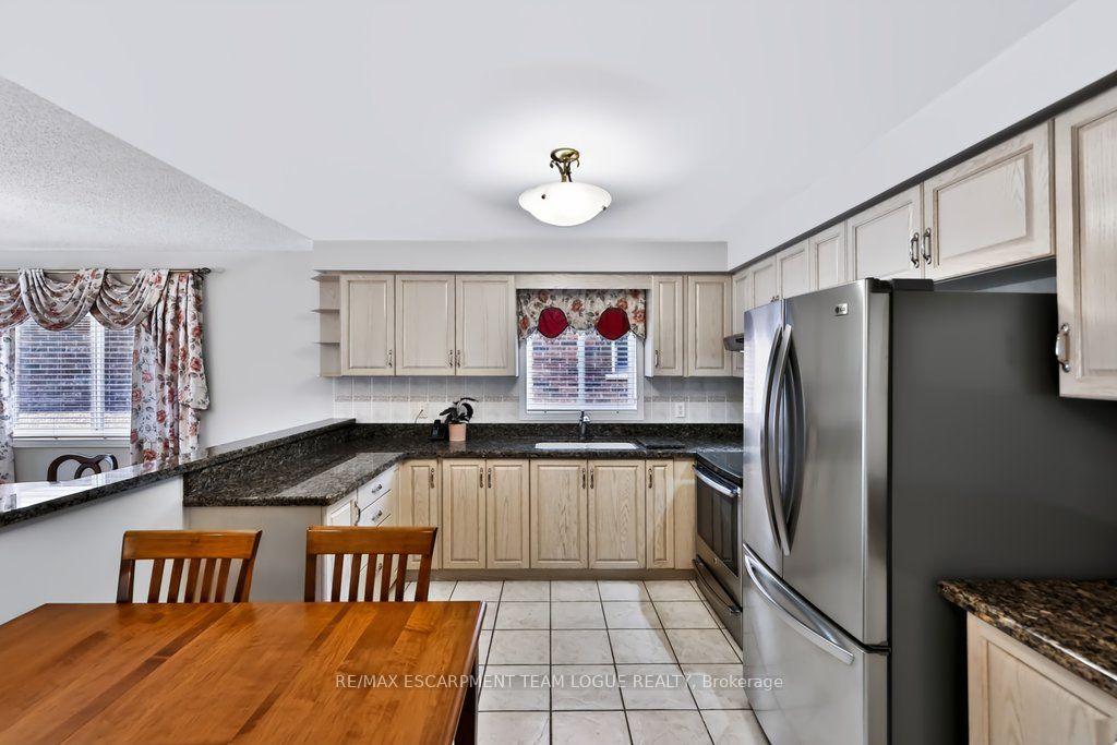 Photo 8 of 1320 Burkholder Drive, Burlington, Tansley — HOMEH