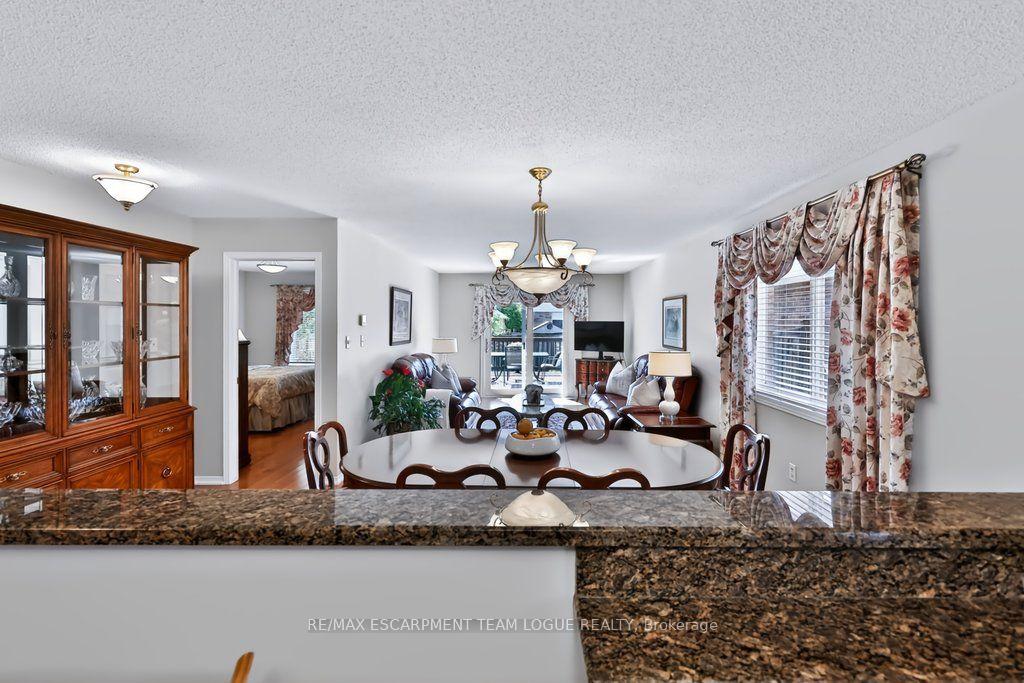 Photo 10 of 1320 Burkholder Drive, Burlington, Tansley — HOMEH