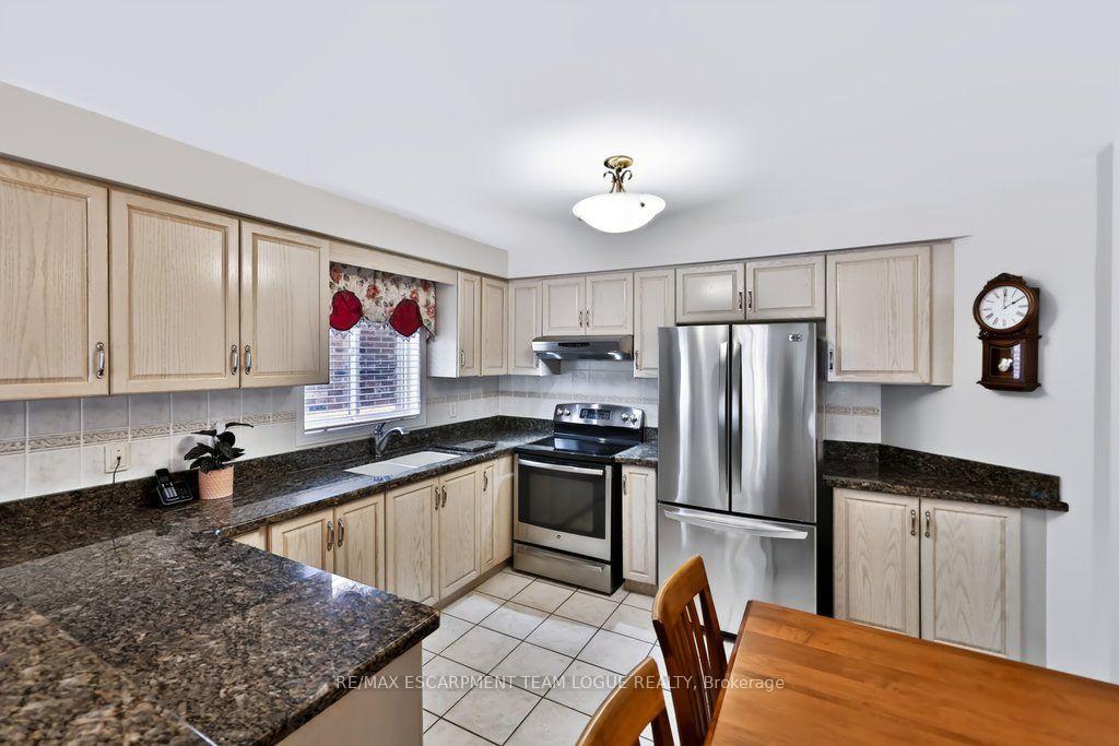 Photo 11 of 1320 Burkholder Drive, Burlington, Tansley — HOMEH