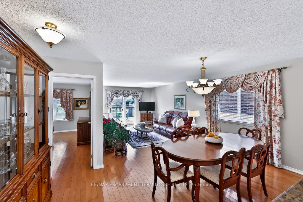 Photo 12 of 1320 Burkholder Drive, Burlington, Tansley — HOMEH