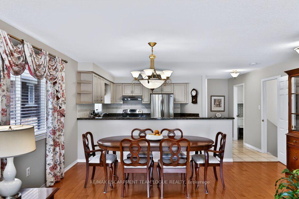 Photo 13 of 1320 Burkholder Drive, Burlington, Tansley — HOMEH