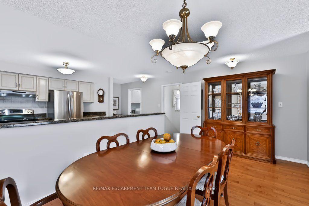 Photo 14 of 1320 Burkholder Drive, Burlington, Tansley — HOMEH