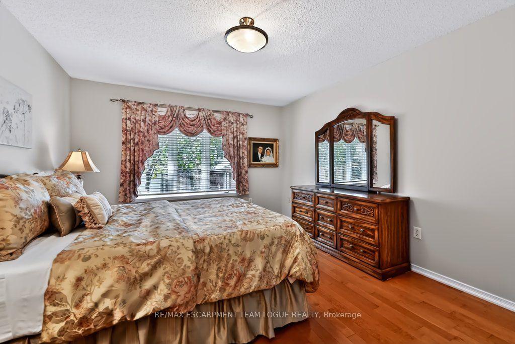 Photo 20 of 1320 Burkholder Drive, Burlington, Tansley — HOMEH