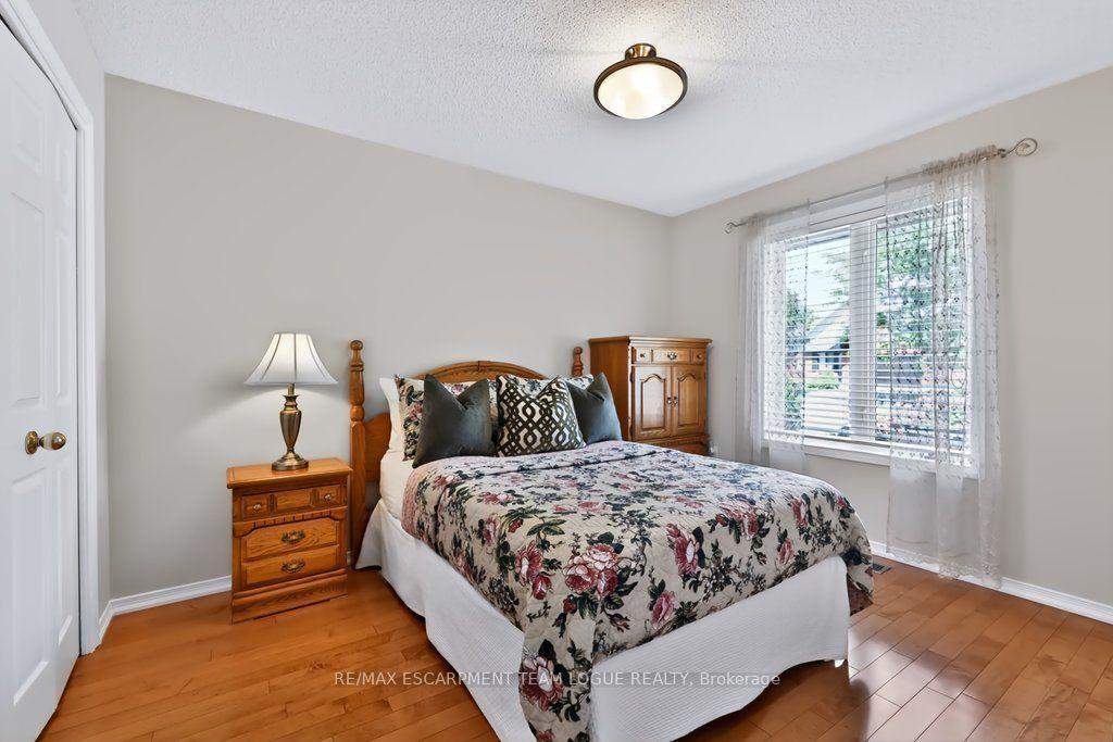 Photo 23 of 1320 Burkholder Drive, Burlington, Tansley — HOMEH