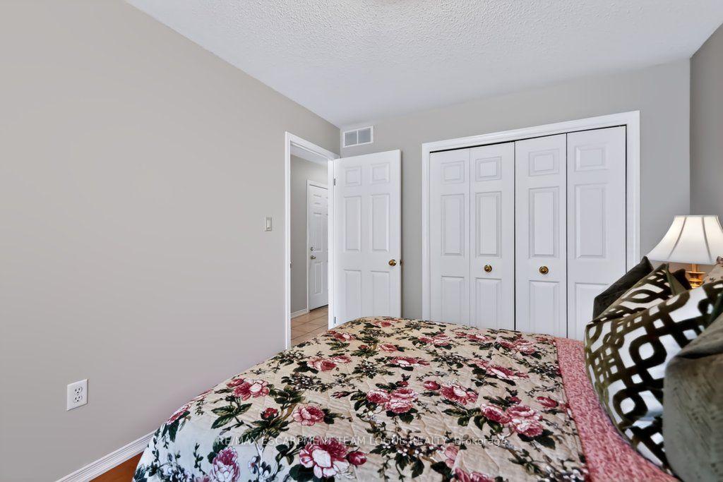 Photo 24 of 1320 Burkholder Drive, Burlington, Tansley — HOMEH