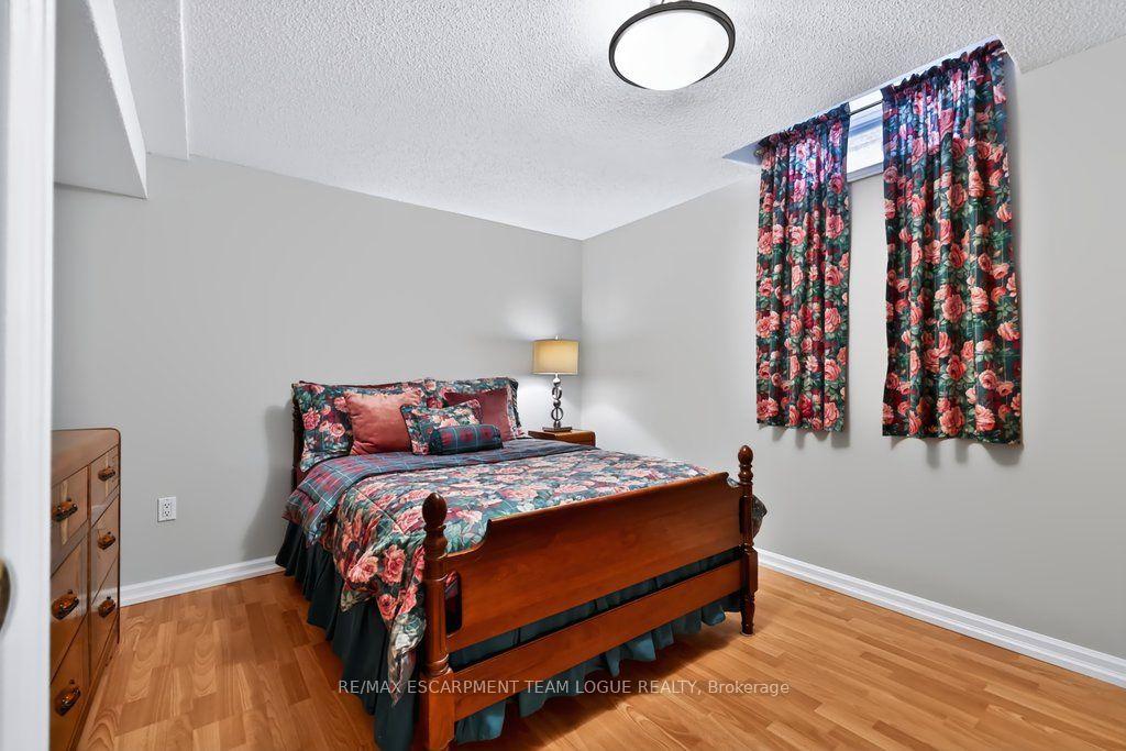 Photo 31 of 1320 Burkholder Drive, Burlington, Tansley — HOMEH